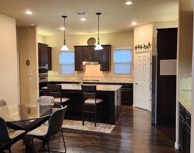 10082 Drawbridge Drive - Photo Thumbnail 8