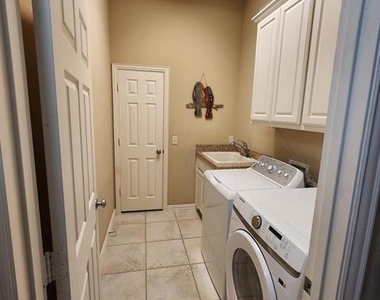 10082 Drawbridge Drive - Photo Thumbnail 16