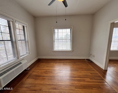 902 E Palm Lane - Photo Thumbnail 6
