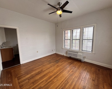 902 E Palm Lane - Photo Thumbnail 11