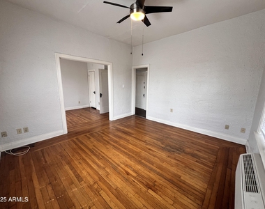 902 E Palm Lane - Photo Thumbnail 9