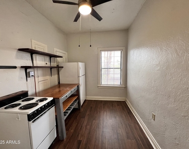 902 E Palm Lane - Photo Thumbnail 1