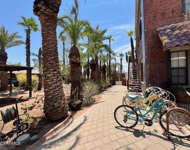 902 E Palm Lane - Photo Thumbnail 24