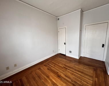 902 E Palm Lane - Photo Thumbnail 14