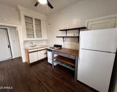 902 E Palm Lane - Photo Thumbnail 3