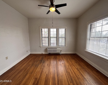 902 E Palm Lane - Photo Thumbnail 12