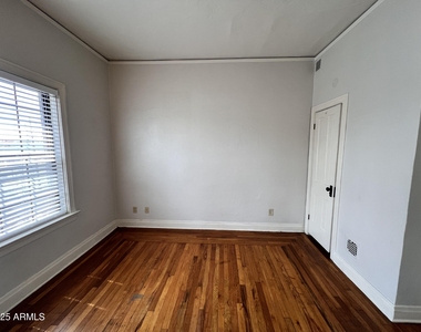902 E Palm Lane - Photo Thumbnail 13