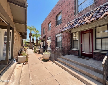 902 E Palm Lane - Photo Thumbnail 22