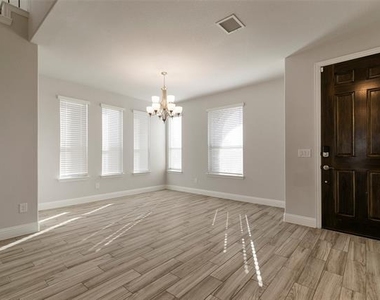 1113 Granger Drive - Photo Thumbnail 3