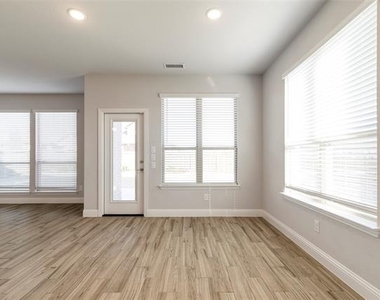 1113 Granger Drive - Photo Thumbnail 12
