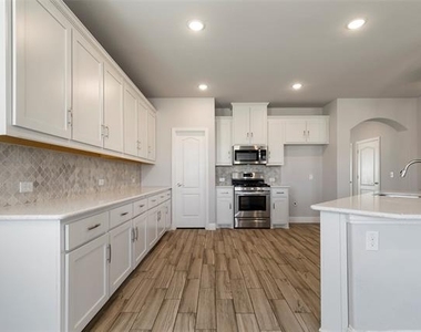 1113 Granger Drive - Photo Thumbnail 7