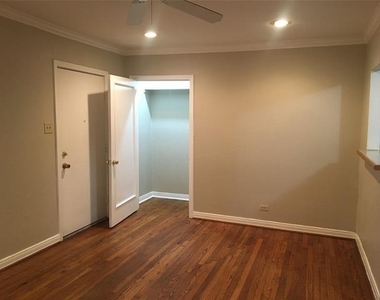 5104 N Hall Street - Photo Thumbnail 1