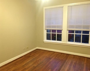 5104 N Hall Street - Photo Thumbnail 3