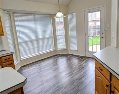 10610 Nashville Drive - Photo Thumbnail 6