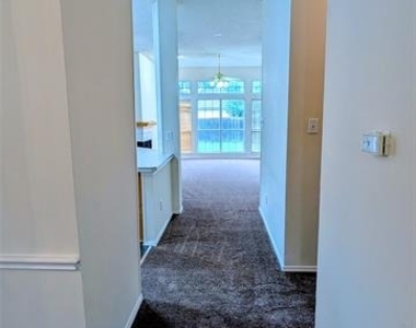 10610 Nashville Drive - Photo Thumbnail 4