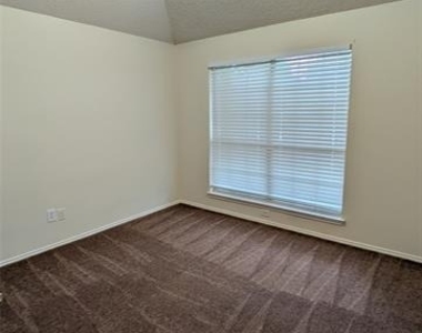 10610 Nashville Drive - Photo Thumbnail 17