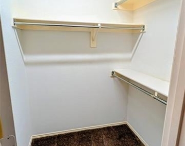 10610 Nashville Drive - Photo Thumbnail 12