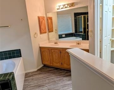 10610 Nashville Drive - Photo Thumbnail 11