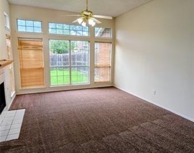 10610 Nashville Drive - Photo Thumbnail 7