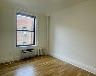 200 Riverside Drive - Photo Thumbnail 3