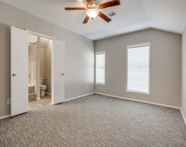 6470 Lindell Avenue - Photo Thumbnail 10