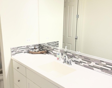 2382 W Gloria Lane - Photo Thumbnail 21