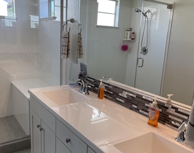 2382 W Gloria Lane - Photo Thumbnail 18