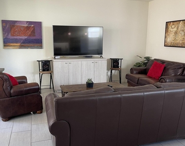 2382 W Gloria Lane - Photo Thumbnail 9