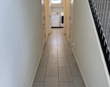2382 W Gloria Lane - Photo Thumbnail 24