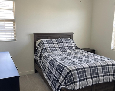 2382 W Gloria Lane - Photo Thumbnail 20