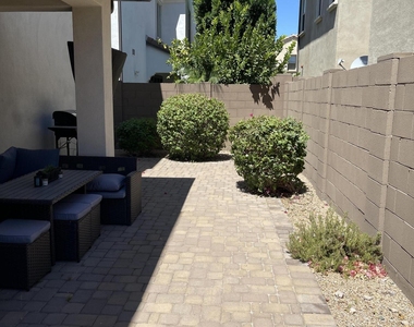 2382 W Gloria Lane - Photo Thumbnail 27