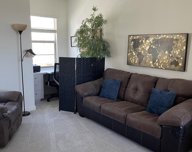 2382 W Gloria Lane - Photo Thumbnail 11