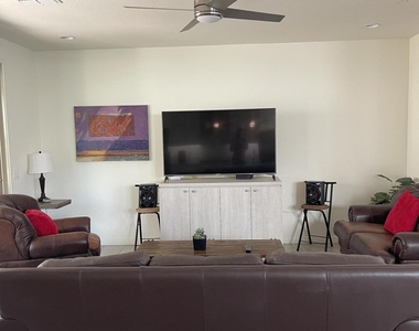 2382 W Gloria Lane - Photo Thumbnail 7