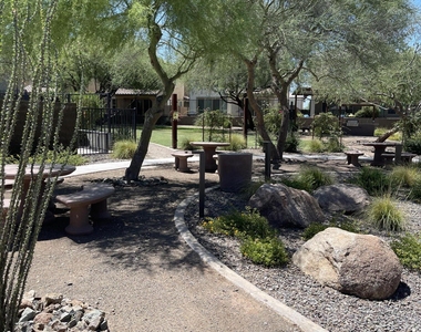 2382 W Gloria Lane - Photo Thumbnail 31