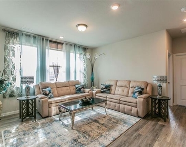 1015 Zachary Way - Photo Thumbnail 3