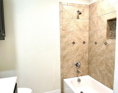 1109 Genola Drive - Photo Thumbnail 10