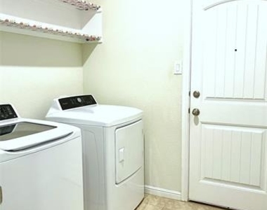 1109 Genola Drive - Photo Thumbnail 11