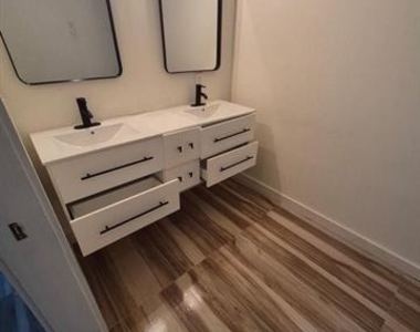 1404 N Bradley Street - Photo Thumbnail 4