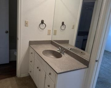 7305 Redfield Drive - Photo Thumbnail 8
