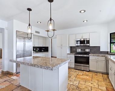 12780 N 94th Place - Photo Thumbnail 7
