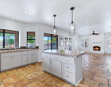 12780 N 94th Place - Photo Thumbnail 9