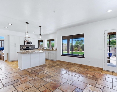 12780 N 94th Place - Photo Thumbnail 5