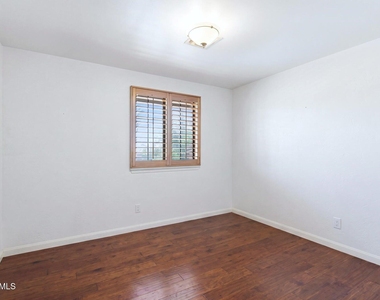 12780 N 94th Place - Photo Thumbnail 16