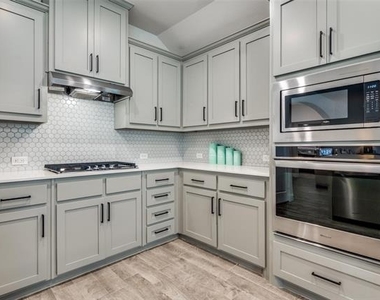 2937 Log Cabin Drive - Photo Thumbnail 14