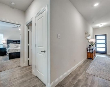 2937 Log Cabin Drive - Photo Thumbnail 19