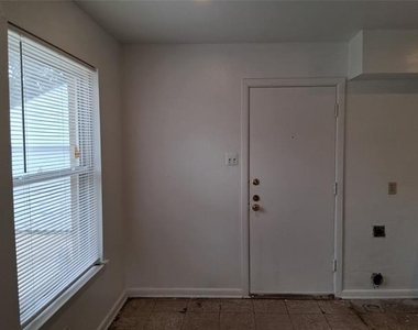 3019 Avon Street - Photo Thumbnail 6