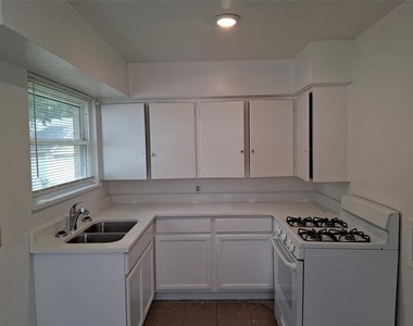 3019 Avon Street - Photo Thumbnail 4
