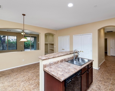 6013 W Park View Lane - Photo Thumbnail 5