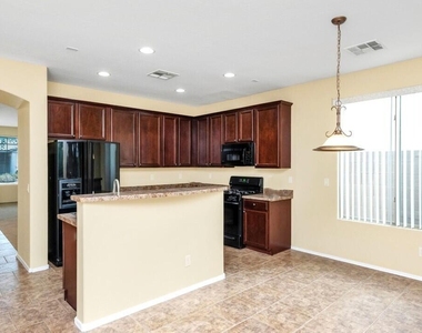 6013 W Park View Lane - Photo Thumbnail 4