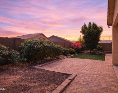 6013 W Park View Lane - Photo Thumbnail 11